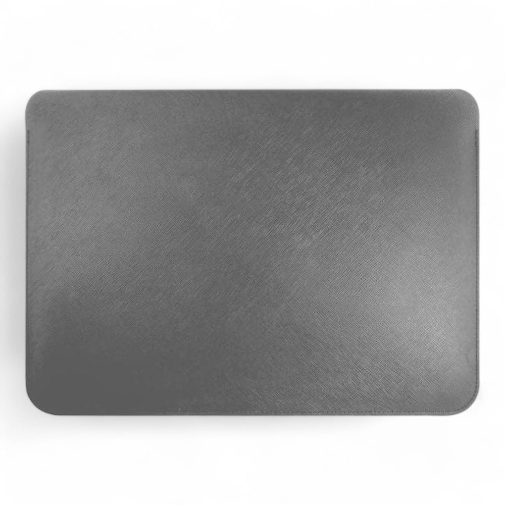 Estuche karl lagerfeld comp sleeve saffiano ikonik 14" silver computadora 14 inch color gris