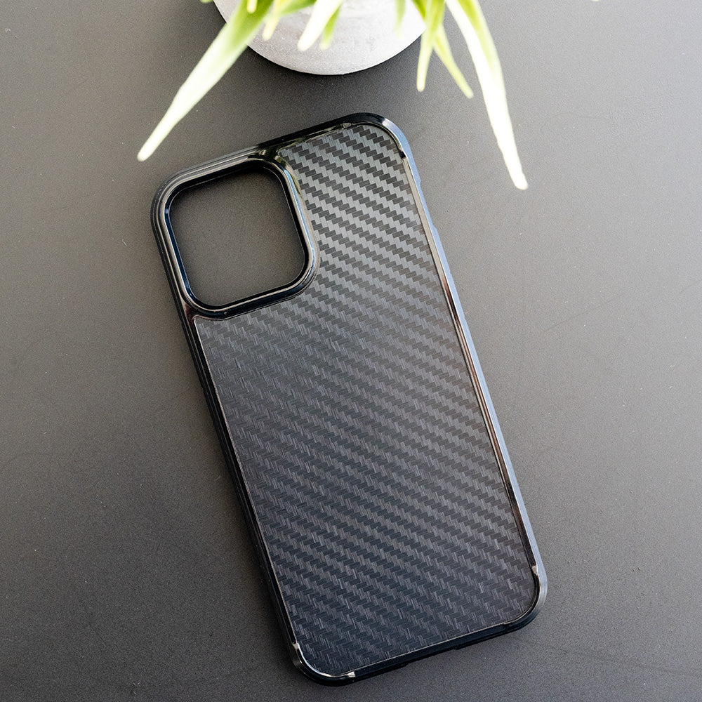 Estuche clasico spigen fibra carbon apple iphone 12 pro max color fibra carbon negro