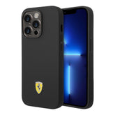 Estuche ferrari silicon iphone 14 pro scuderia ferrari silicone black case metal logo black camera outline color negro